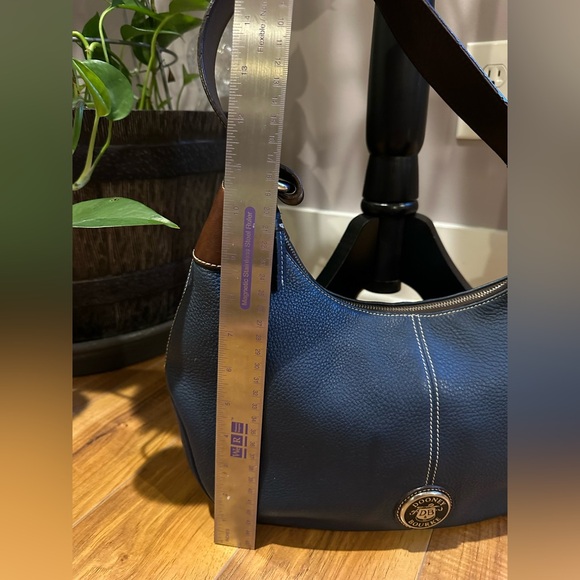 Vintage Dooney & Bourke Navy and Tan  Leather Hobo Bag - Picture 4 of 16